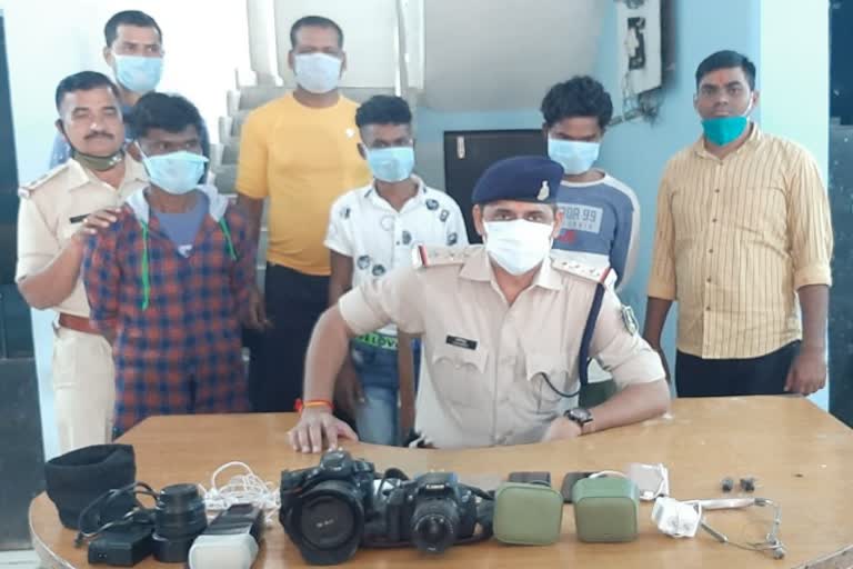 Accused arrested for theft in Budhwari market