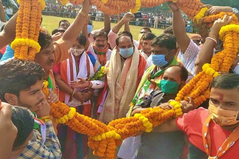 Former Jharkhand CM Raghubar Das did road show in banka