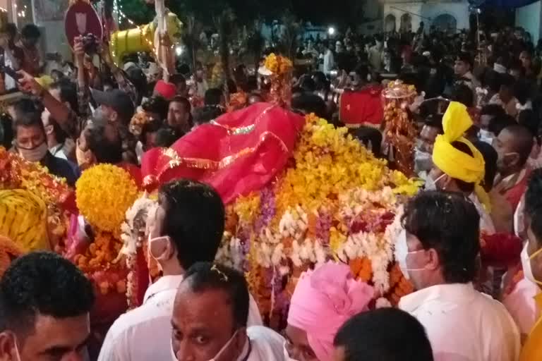 mavali-parghaon-ceremony-of-bastar-dussehra-performed-at-jagdalpur-danteshwari-temple