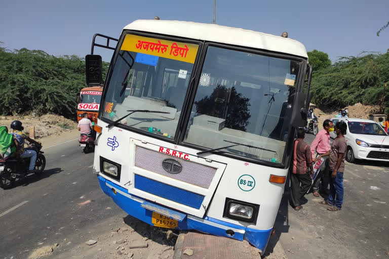 ajmer road accident, roadways bus overturned in ajmer