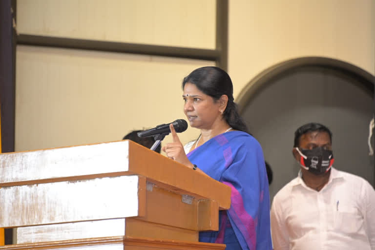dmk mp  Kanimozhi Condemnt center for Neglect of state languages ​​in Aadhaar