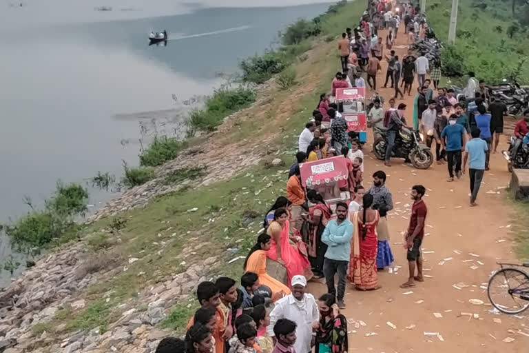 Tourists rush at Raiwada Reservoir