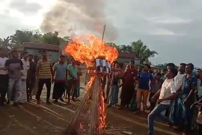 মন্ত্ৰী হিমন্ত বিশ্ব শৰ্মাৰ পুত্তলিকা দাহ