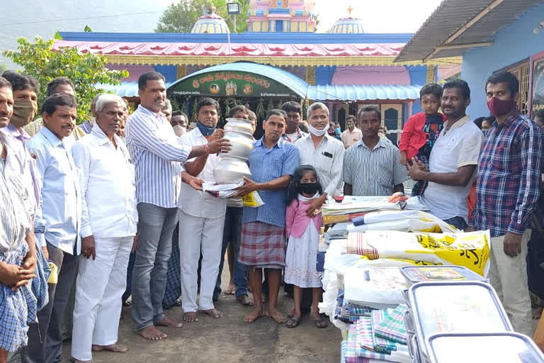 Cooking utensils for laborers .. Distribution of textiles