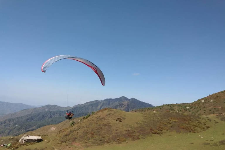 Paragliding in Mandi