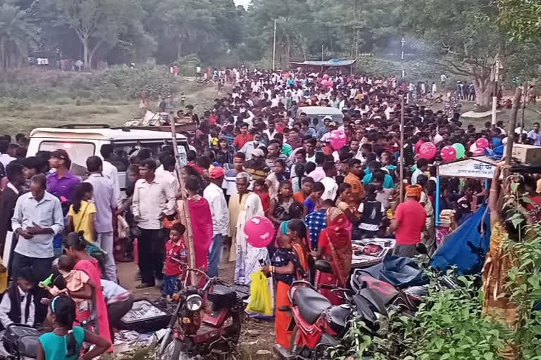 Violation of Corona Guideline during idol immersion in Seraikela