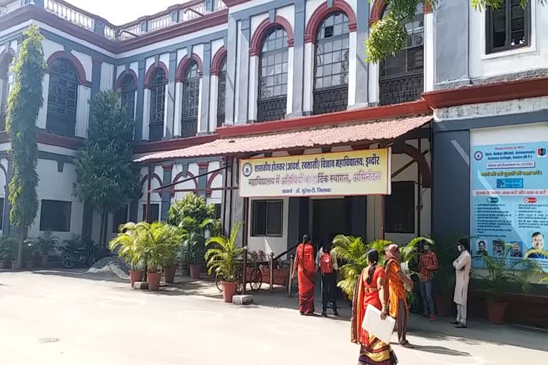 Holkar Science College