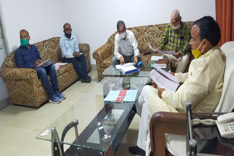 dhan-singh-rawat-gave-directions-to-officials-for-construction-of-motorways