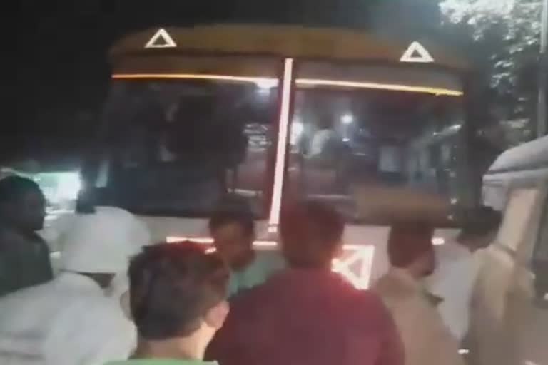 Woman gives birth to a girl in a bus, death