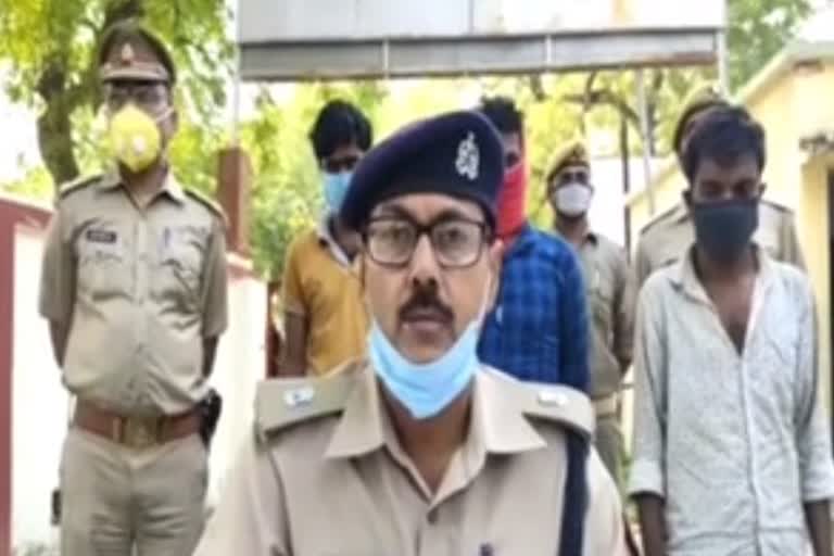 असलहा फैक्ट्री का  पुलिस ने किया भंडफोड़.