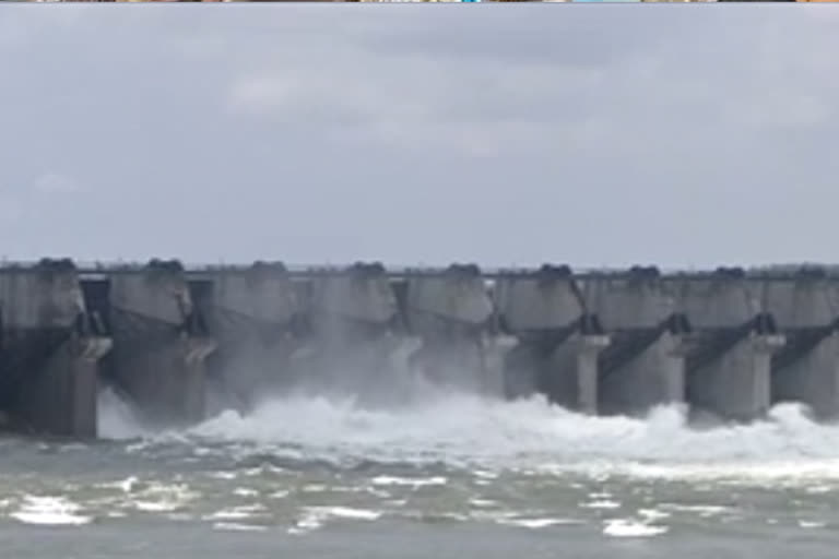 four gates lifted in pulichinthala project to release flood water