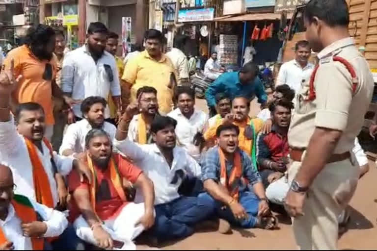 bjp leaders rasta roko at jaheerabad in sangareddy district