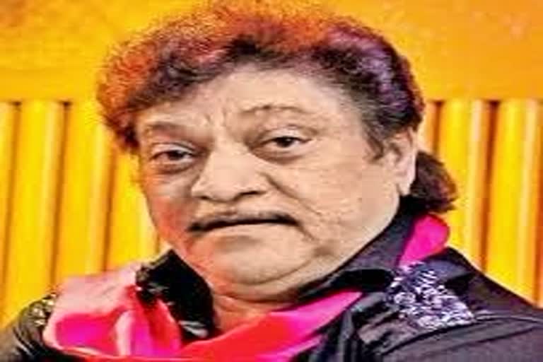 naresh-kanodias-last-yatra-people-insisted-on-seeing-him-stopping-the-ambulance