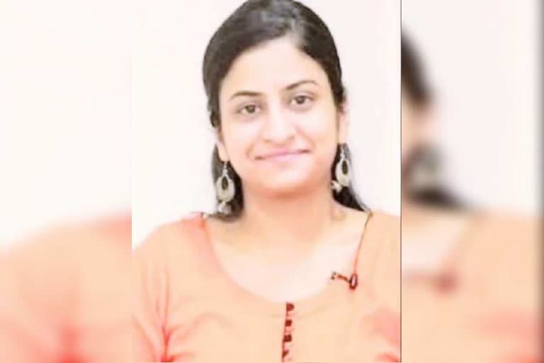 woman ias ritika jindal denied participation in shoolini temple hawan by priests in solan hp