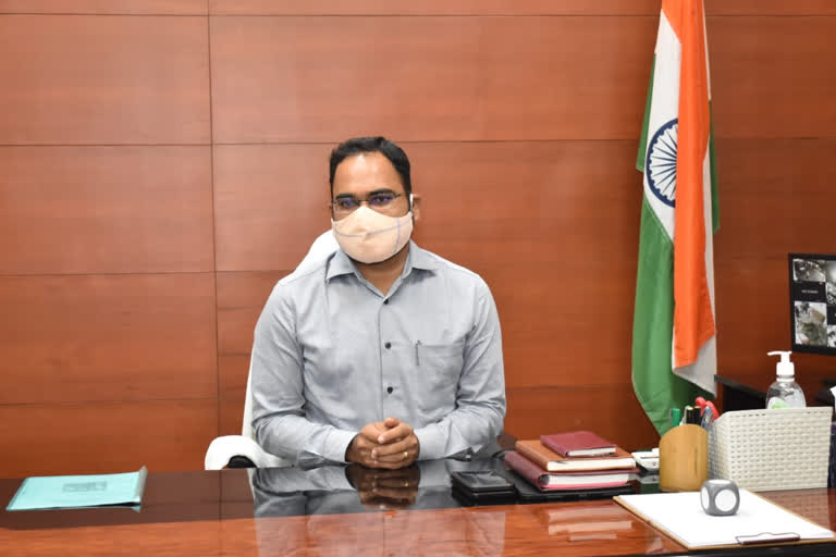 collector Shashanka took additional charges as Peddapalli District Collector