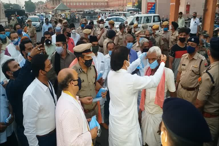 jaipur police,  jaipur police distribute mask