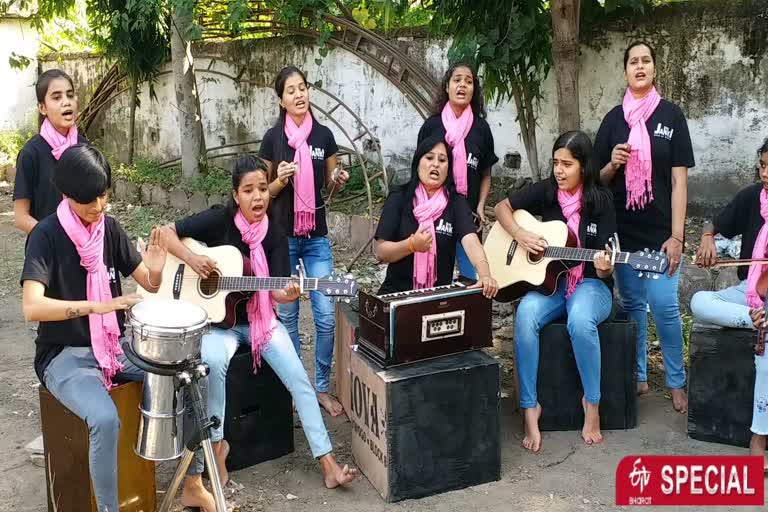 Anjali giving folk songs to Chhattisgarh music in jabalpur