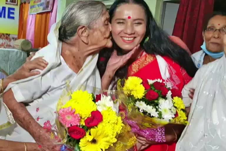 Singer Kalpana Patowary celebrated her birthday in Mother old age home