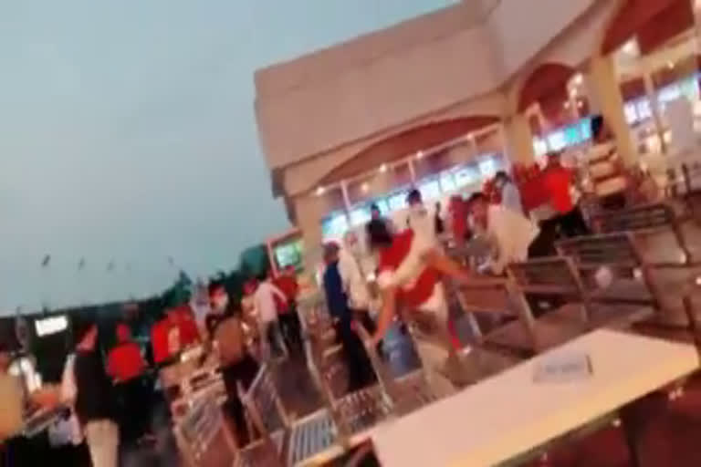 two youths beaten by waiters and security guards of sukhdev dhaba of murthal sonipat