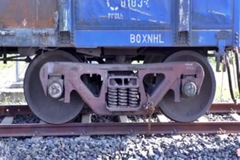 accident-between-a-goods-train-and-a-buffalo-near-makansar-in-morbi