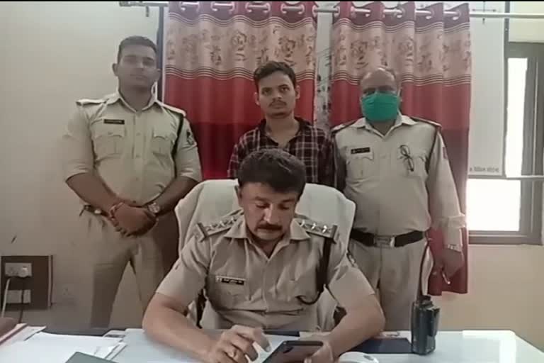 Gwalior police caught a fake sub inspector