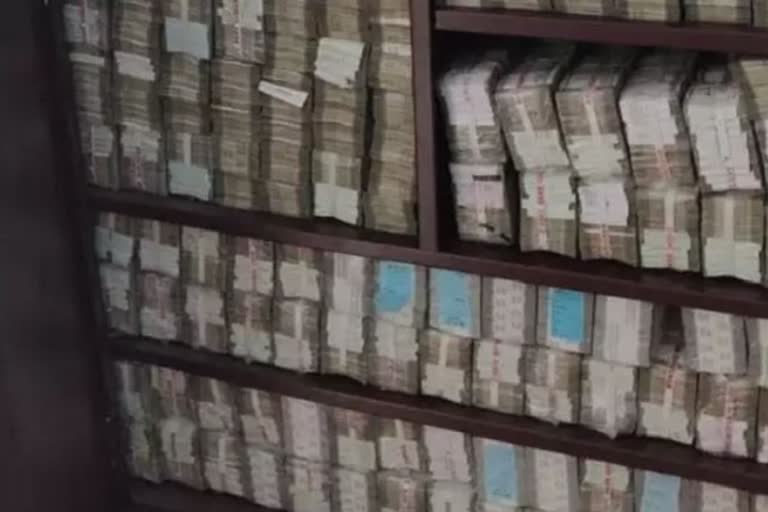 Income Tax Department seized Rs 62 crore after raiding hawala traders in Punjab, Haryana, Delhi