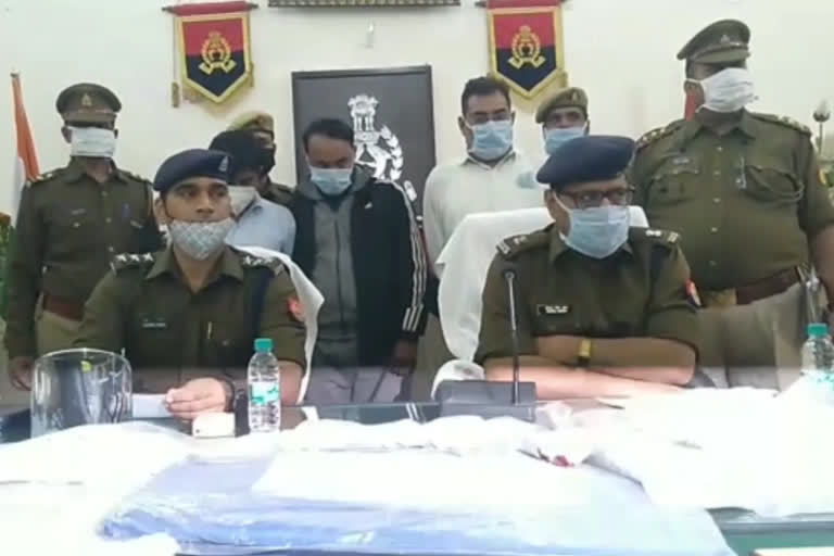 Muzaffar Nagar Police arrested three accused with fake bullet proof Jackets