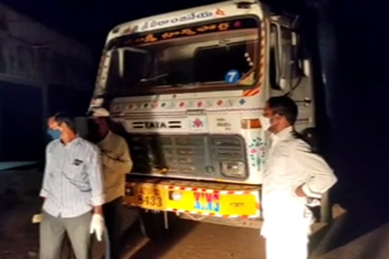 Polavaram MLA caught  lorry moving illegal sand