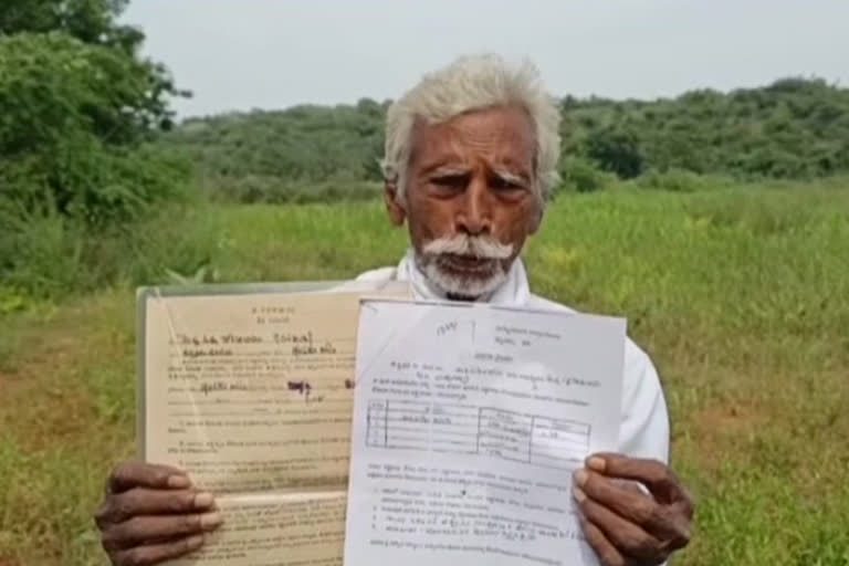 old farmer protesting