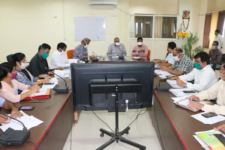 Divisional Commissioner took meeting of nodal officers in datia