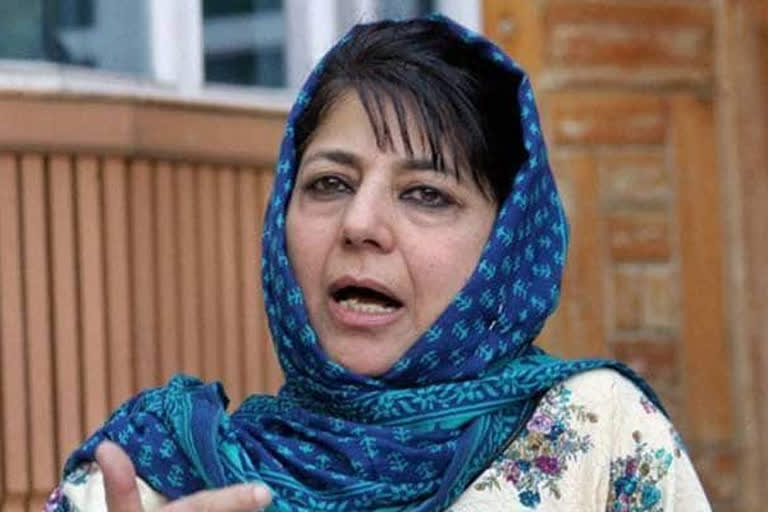 Jaunpur  PDP leader Mehbooba Mufti  Mehbooba Mufti  Treason case  Article 370  Case filed against PDP leader Mehbooba Mufti for treason  ദേശവിരുദ്ധ പ്രസ്താവന  മെഹബൂബ മുഫ്തിക്കെതിരെ കേസ്  മെഹബൂബ മുഫ്തി  ജമ്മു കശ്മീർ പതാക