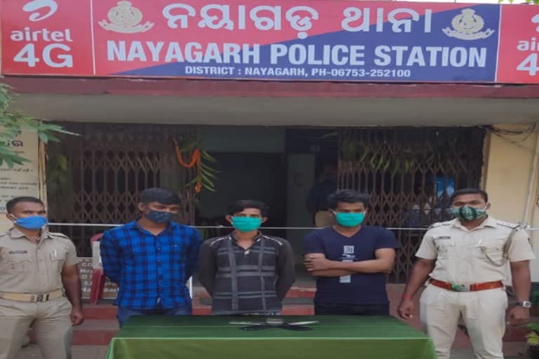 3 mobile looteras arrested in nayagarh