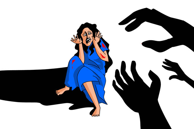 യുവതിയെ പീഡിപ്പിക്കാൻ ശ്രമം  sexually assaulted  ആശുപത്രിയിൽ ചികിത്സയിൽ