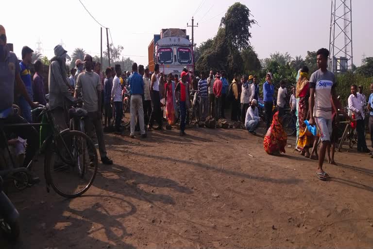 kulti-road-blockade-due-to-polution