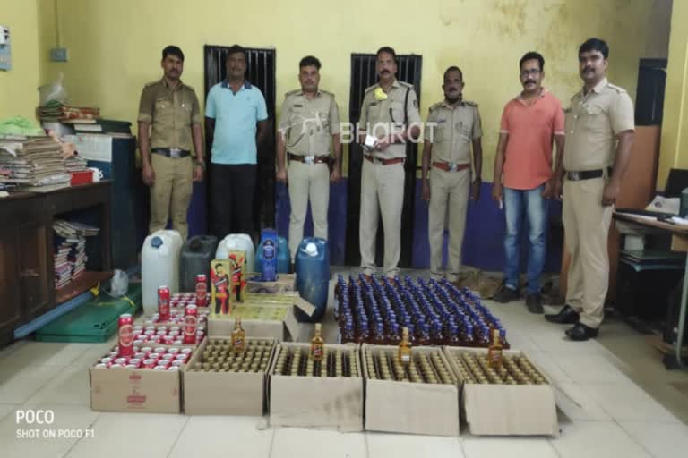 illegal wine transport from goa to karawara :  1.15 lakh Worth wine was seized