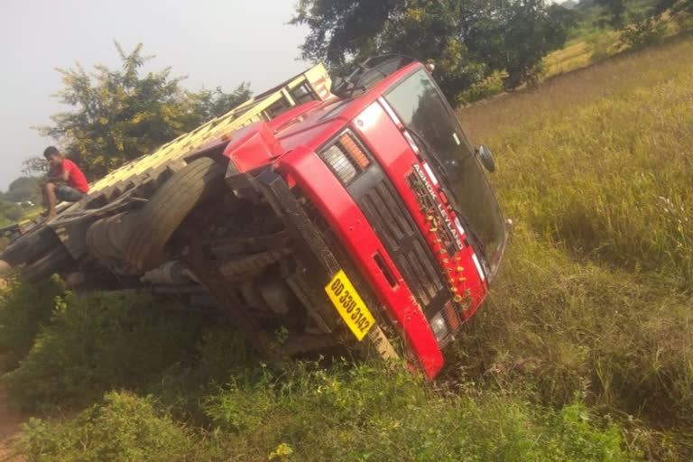 truck accident in nabarangpur