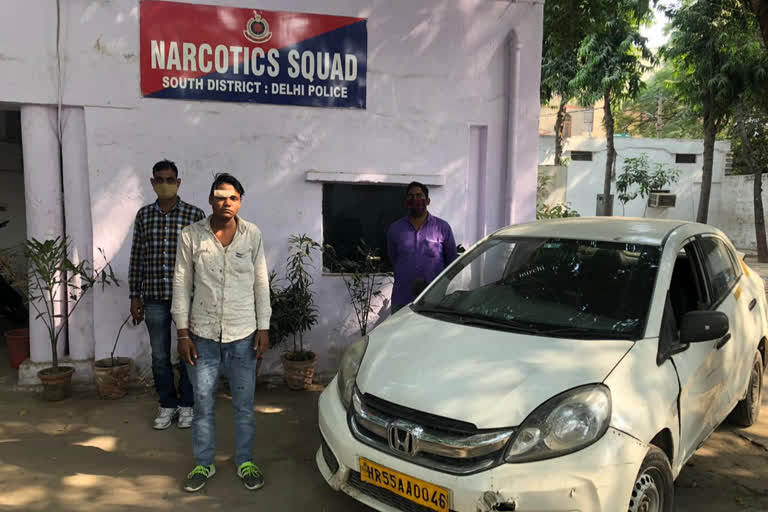 south delhi narcotics team arrested a liquor smuggler