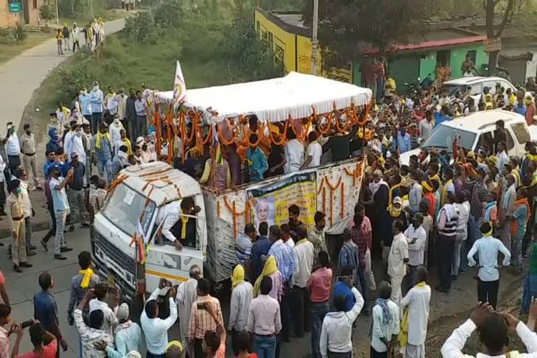 People gathered to pay tribute to Heera Singh Markam