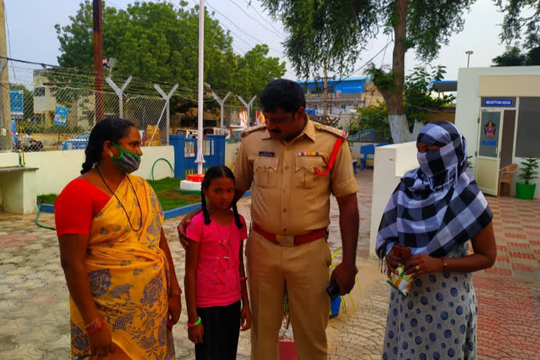 Police hand over missing girl to parents in guntur