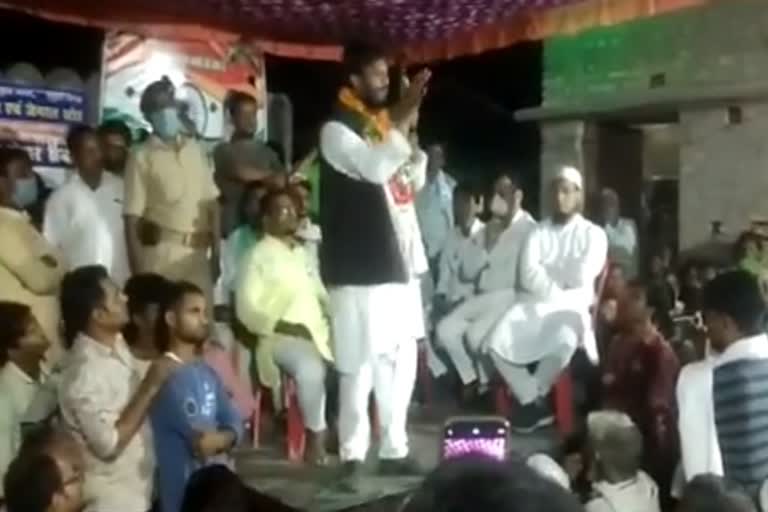 कांग्रेस नेता का गिरा मंच, congress leader fall down from stage