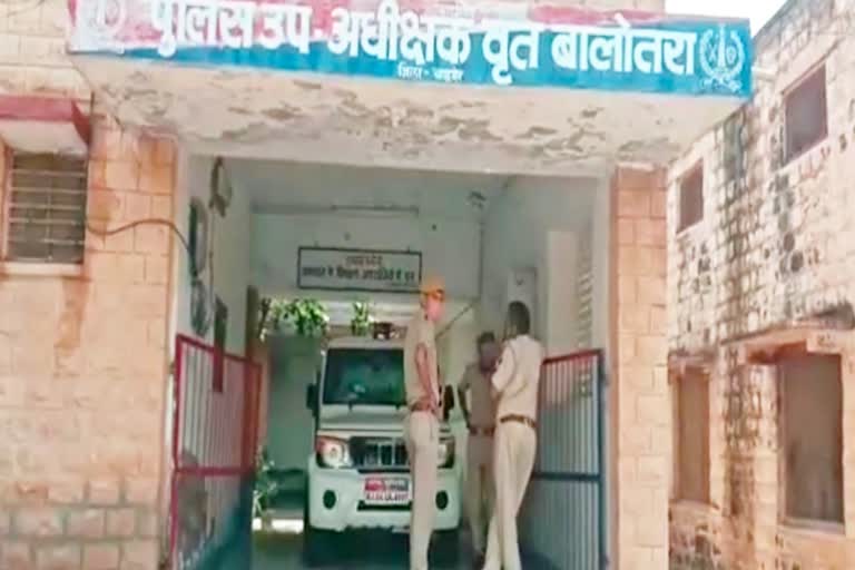 Suicide by jumping in tank,  Lover couple commits suicide