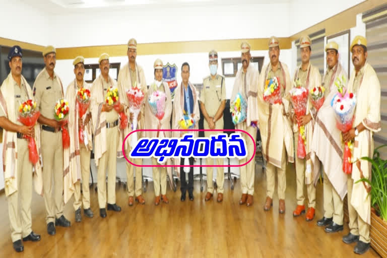 DGP mahendar reddy pays tribute to police officers in Gorrekunta case