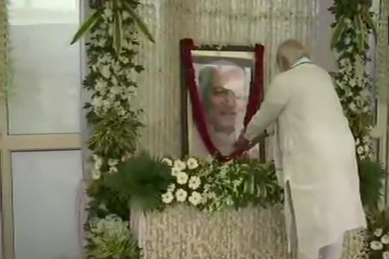 Prime Minister Modi pays tribute to Keshubhai Patel