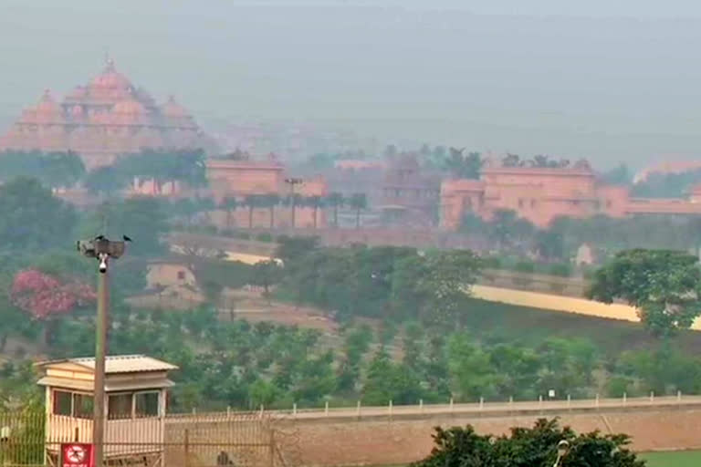 Delhi's air quality  Air Quality Index  AQI  Ministry of Earth Sciences' air quality monitoring agency  national capital's air quality was recorded very poor  Delhi's air quality 'very poor', likely to improve by Saturday  ഡൽഹി  ഡൽഹിയിൽ വായു നിലവാരം മോശം നിലയിൽ തുടരുന്നു  ഡൽഹിയിൽ വായു നിലവാരം