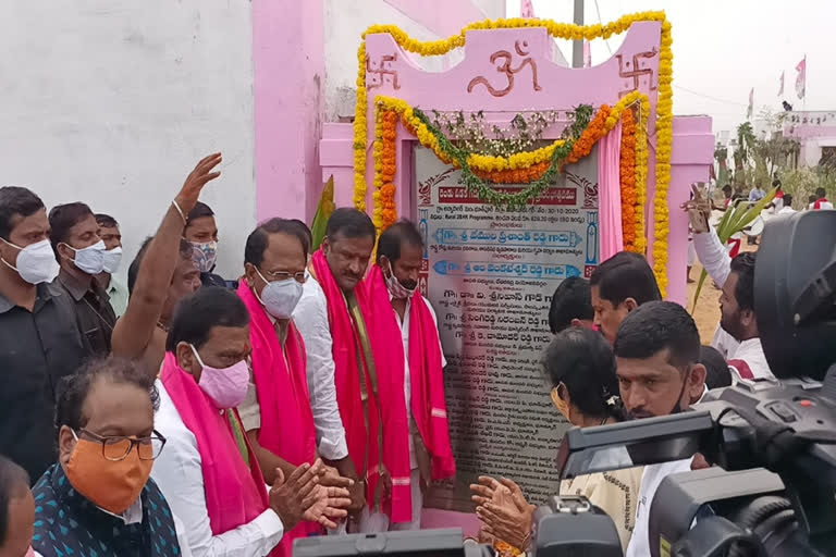 ministers distribute double bedroom houses at annasagar in mahaboobnagar