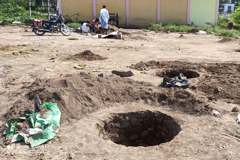 Ancient grain storage practice still exists in Gadag