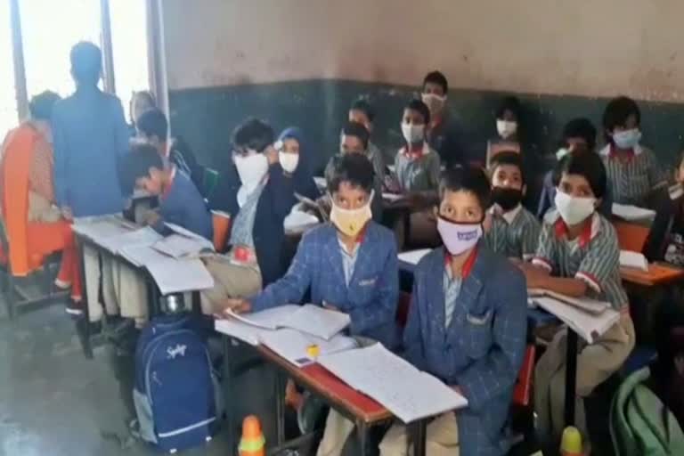 private school taking class of small children in corona pandemic bhiwani