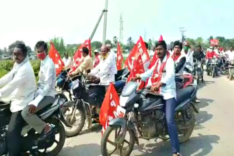 Farmers bike, tractor rally against farm bill at nelkakondapalli in khammam district