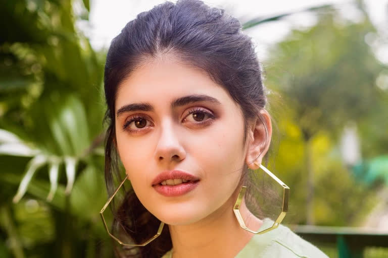 john green praises sanjana sanghi for dil bechara