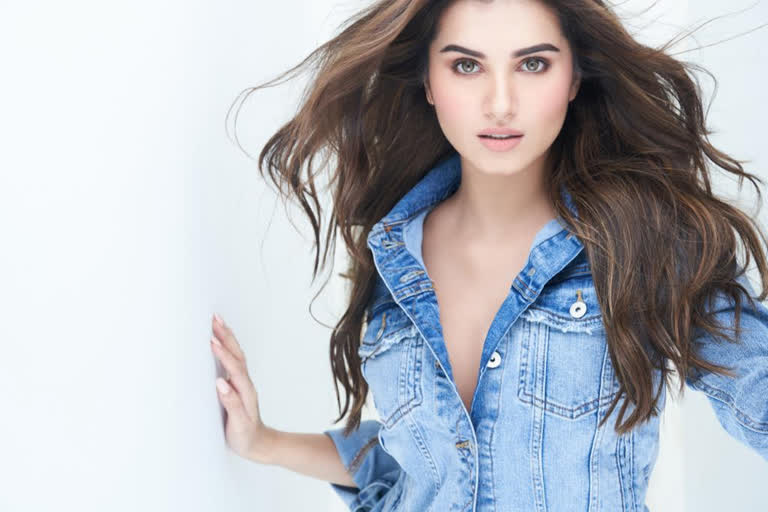 makers rope in tara sutaria as female lead in heropanti-2